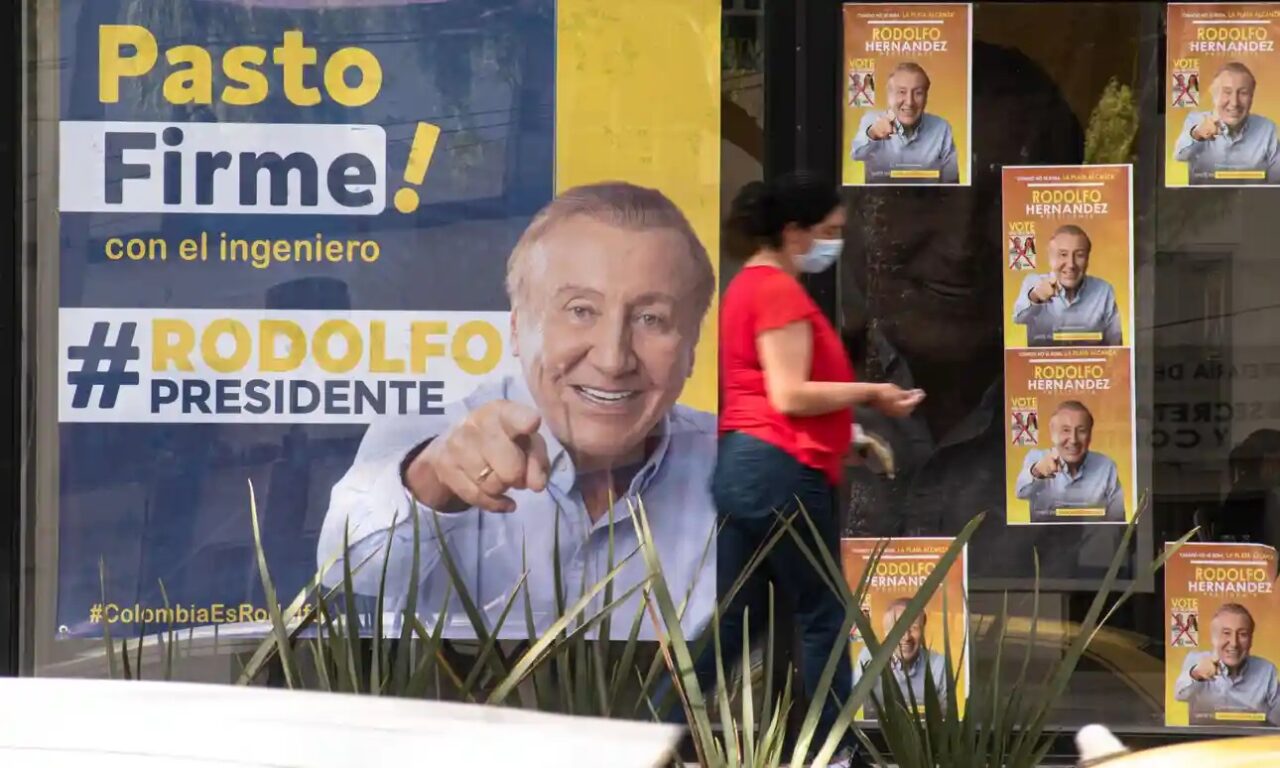 El alcalde colombiano que llamó a Hitler ‘gran pensador alemán’ podría ser el próximo presidente del país