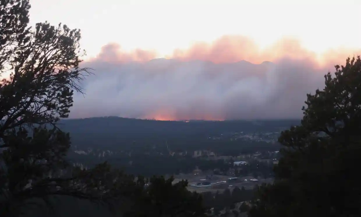 Se desatan incendios forestales en Arizona y California en una señal premonitoria de un verano intenso