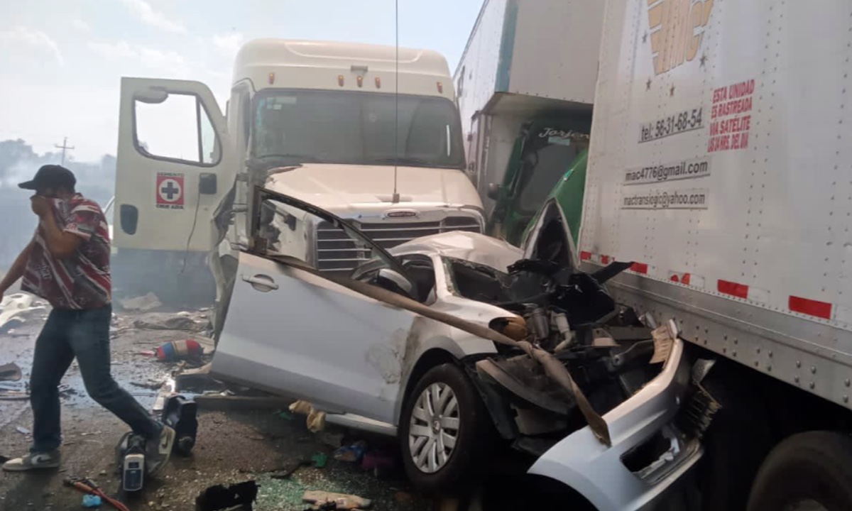 Carambola en la autopista Puebla-Orizaba: dos muertos, varios heridos y 25 kilómetros de fila