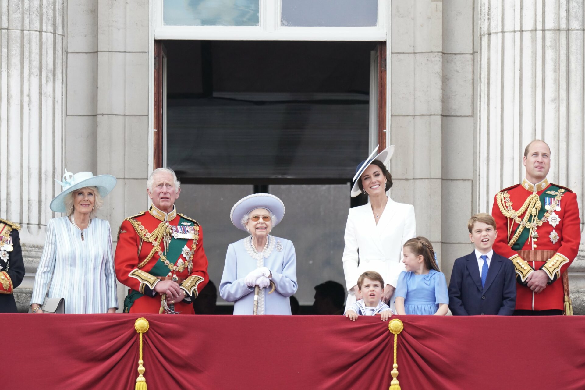 La reina Isabel II comparte mensaje por el jubileo