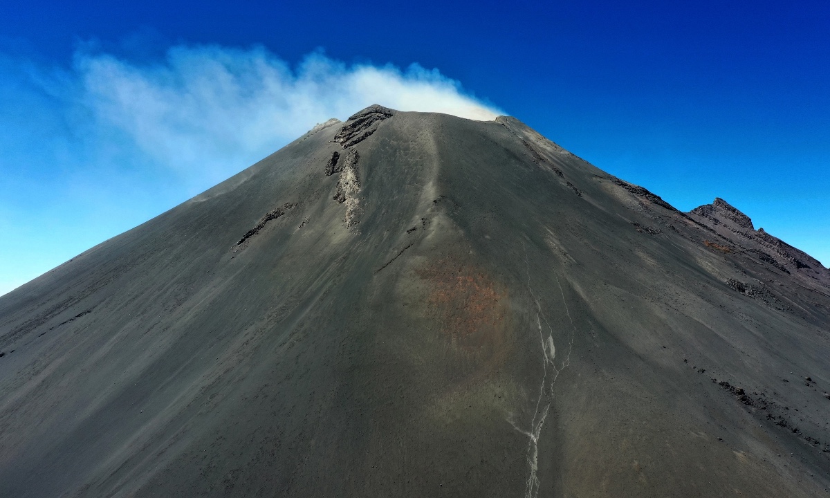 Alpinista del volcán Popocatépetl muere tras explosión del coloso