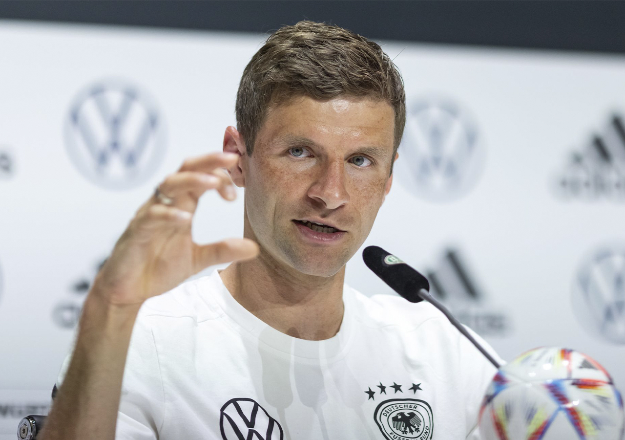 Thomas Müller ve poco probable la paridad salarial en el futbol alemán