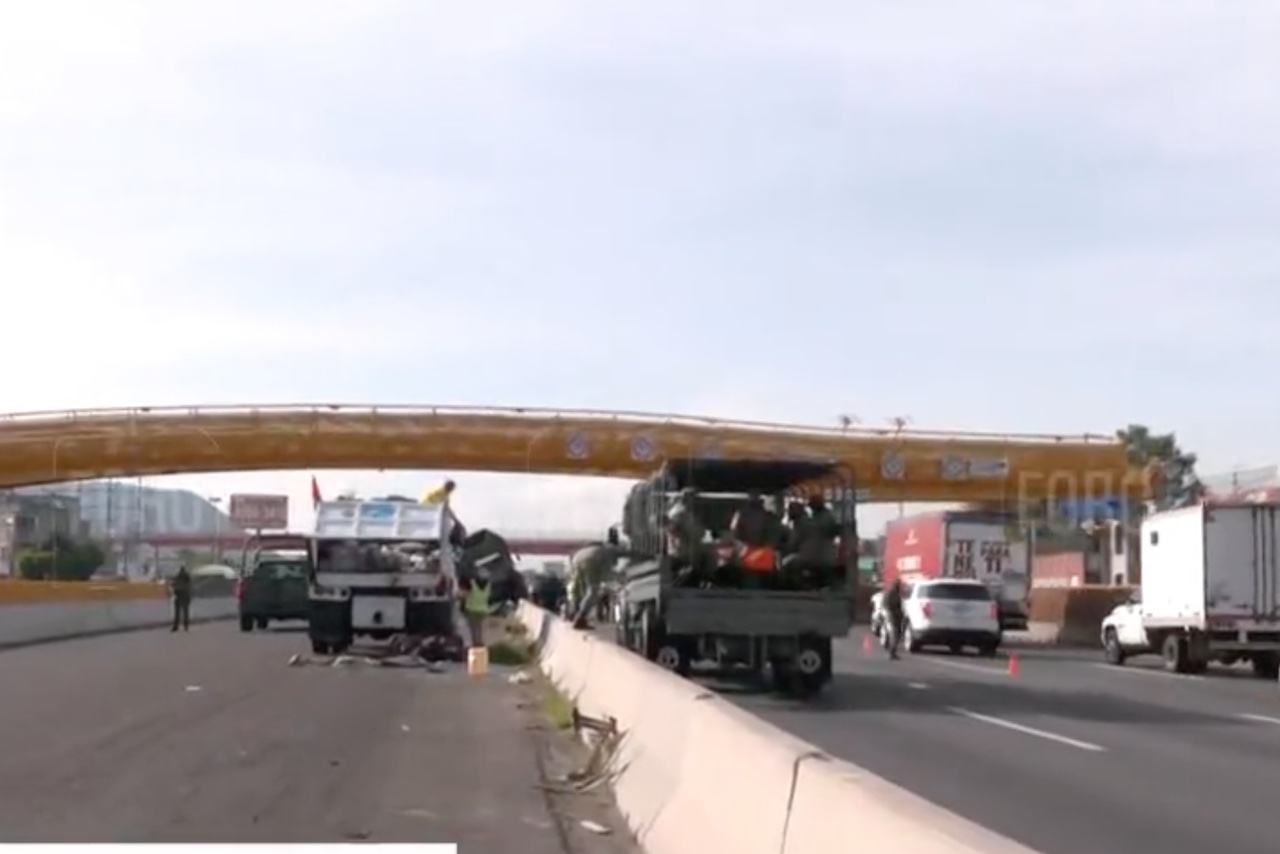 Accidente en la México-Puebla: Volcadura de camión de la Sedena deja tres heridos
