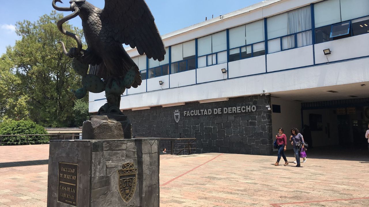 Alumno amenazó a profesora y compañeros de la Facultad de Derecho, denuncia la UNAM