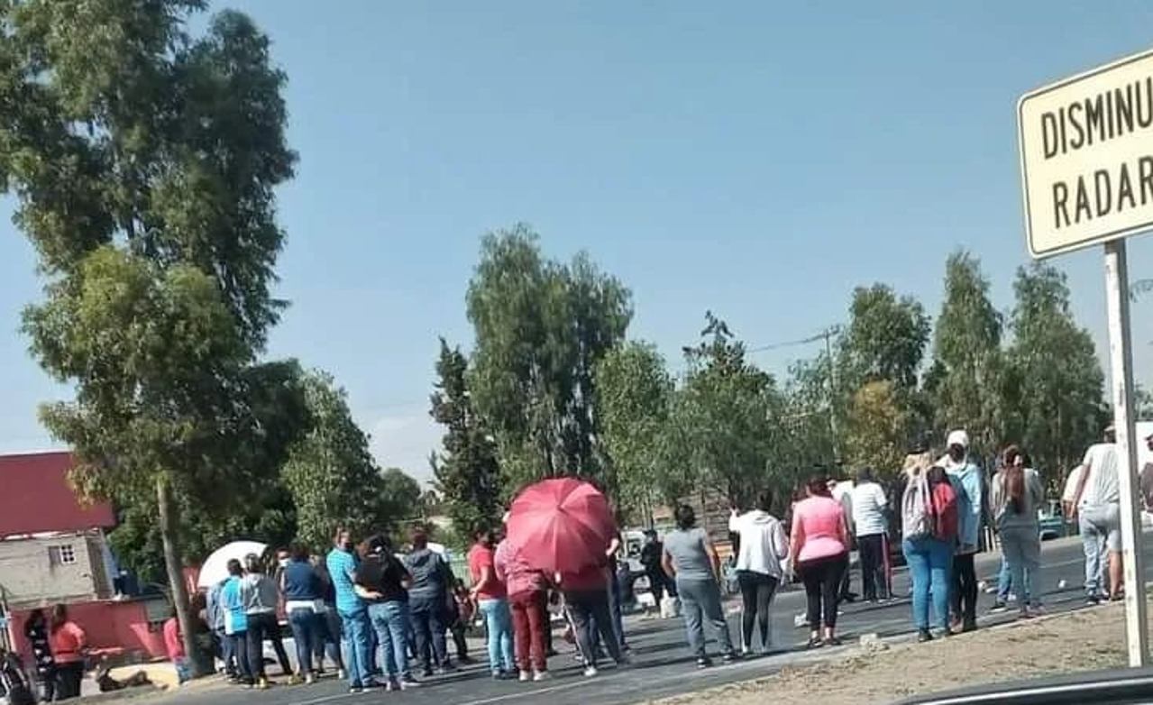 Manifestantes cierran la Texcoco-Lechería, en Ecatepec, por falta de agua