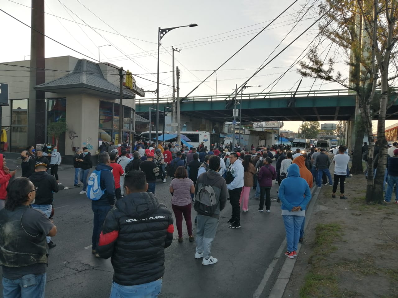 Tras bloqueo, los transportistas marchan en la Calzada Zaragoza