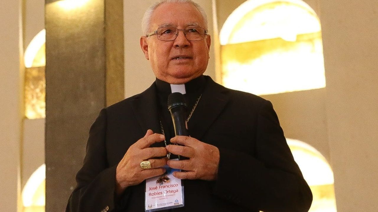 Cardenal de Guadalajara reporta que fue interceptado por retenes del crimen organizado