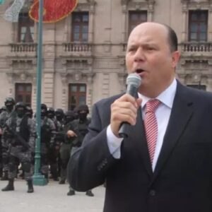 César Duarte, exgobernador de Chihuahua, fue trasladado a un hospital privado por problemas de salud