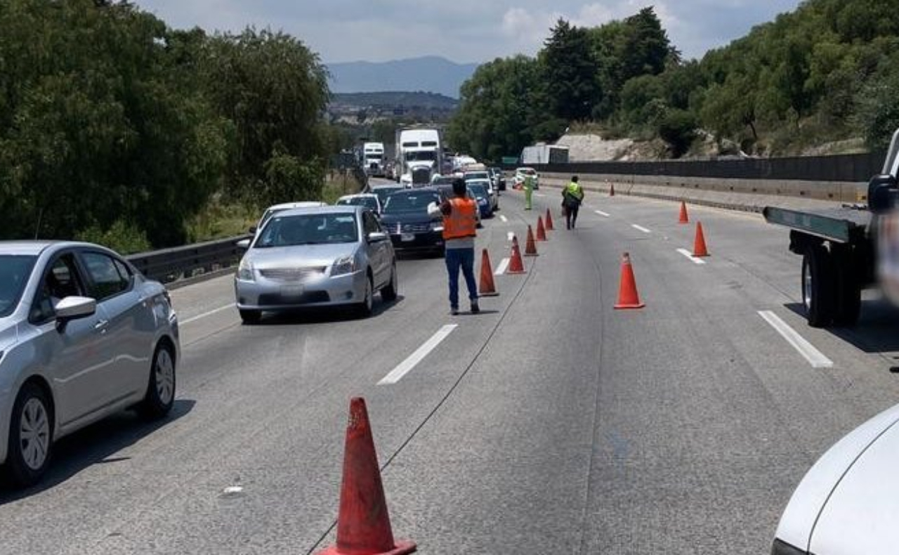 Choque de combi en la México-Querétaro deja al menos 10 muertos