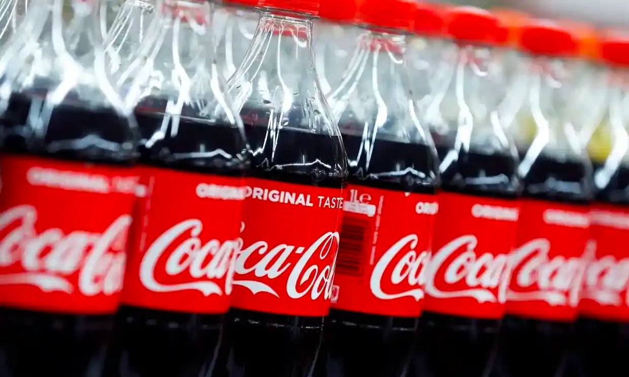 Coca-Cola figura entre las marcas que practican el ‘greenwashing’ en sus envases, informe