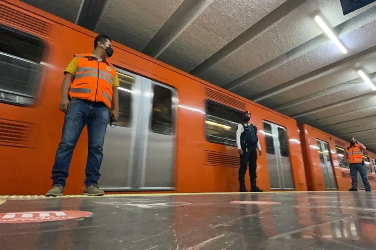 La Línea 3 del Metro presenta retrasos por falla y revisión de tren
