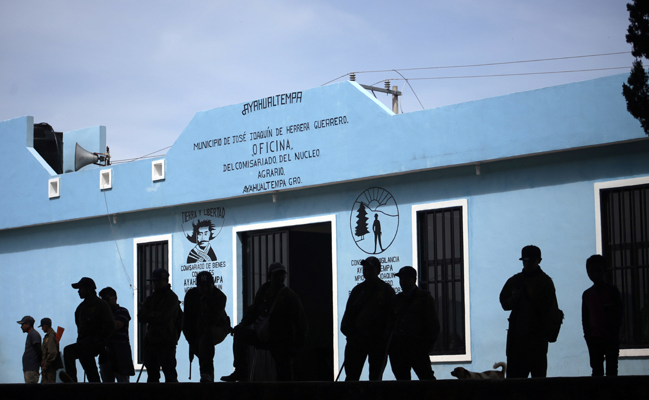 Niños se alistan para unirse a la policía comunitaria de Ayahualtempa, Guerrero