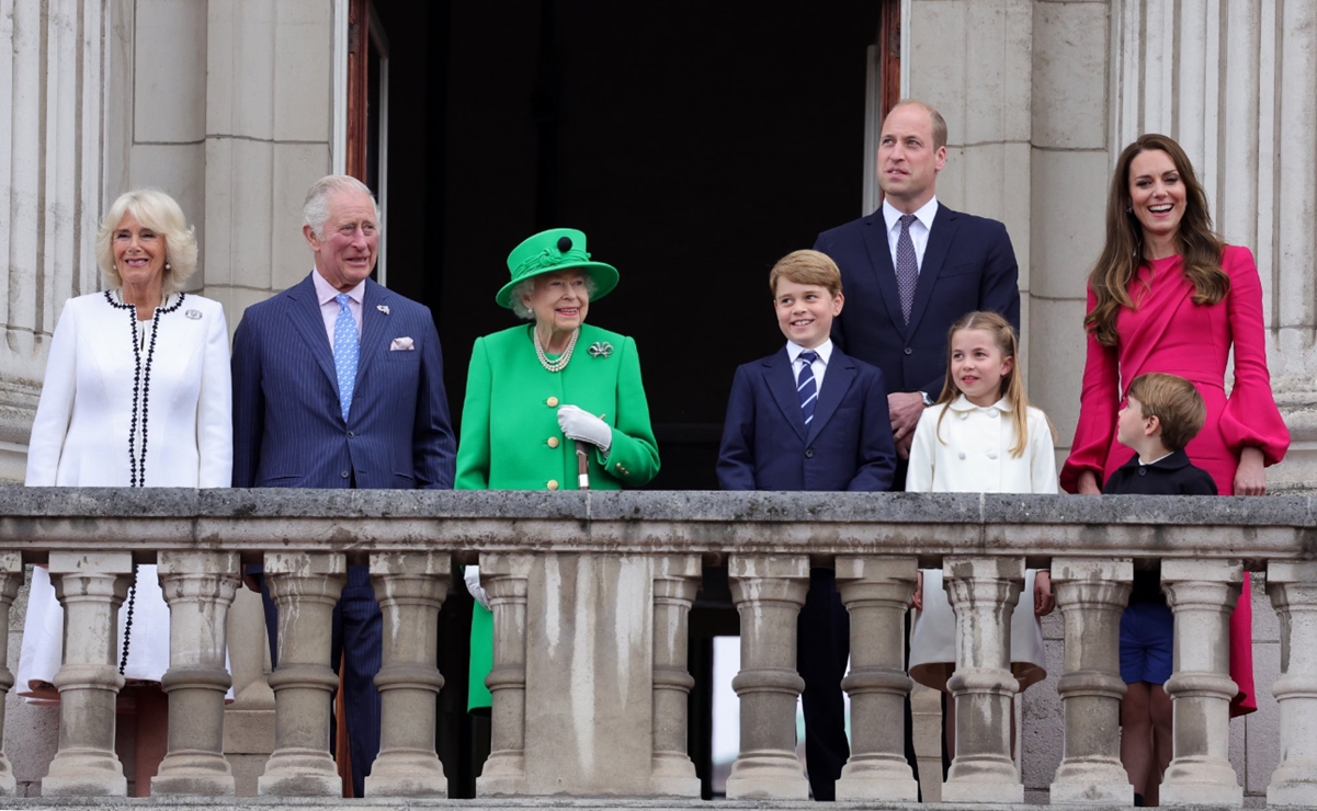 La reina Isabel II dice sentirse agradecida y conmovida por los festejos de su Jubileo de Platino