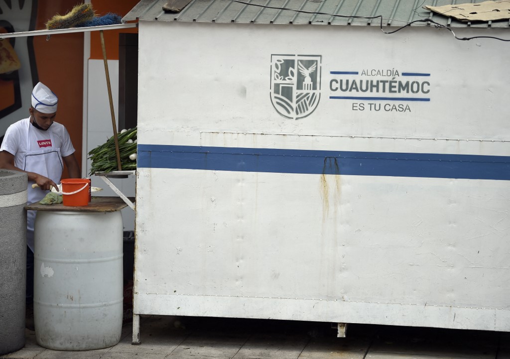 ‘Es un ataque a los chilangos’, letrero de la Cuauhtémoc borran identidad de puestos en CDMX