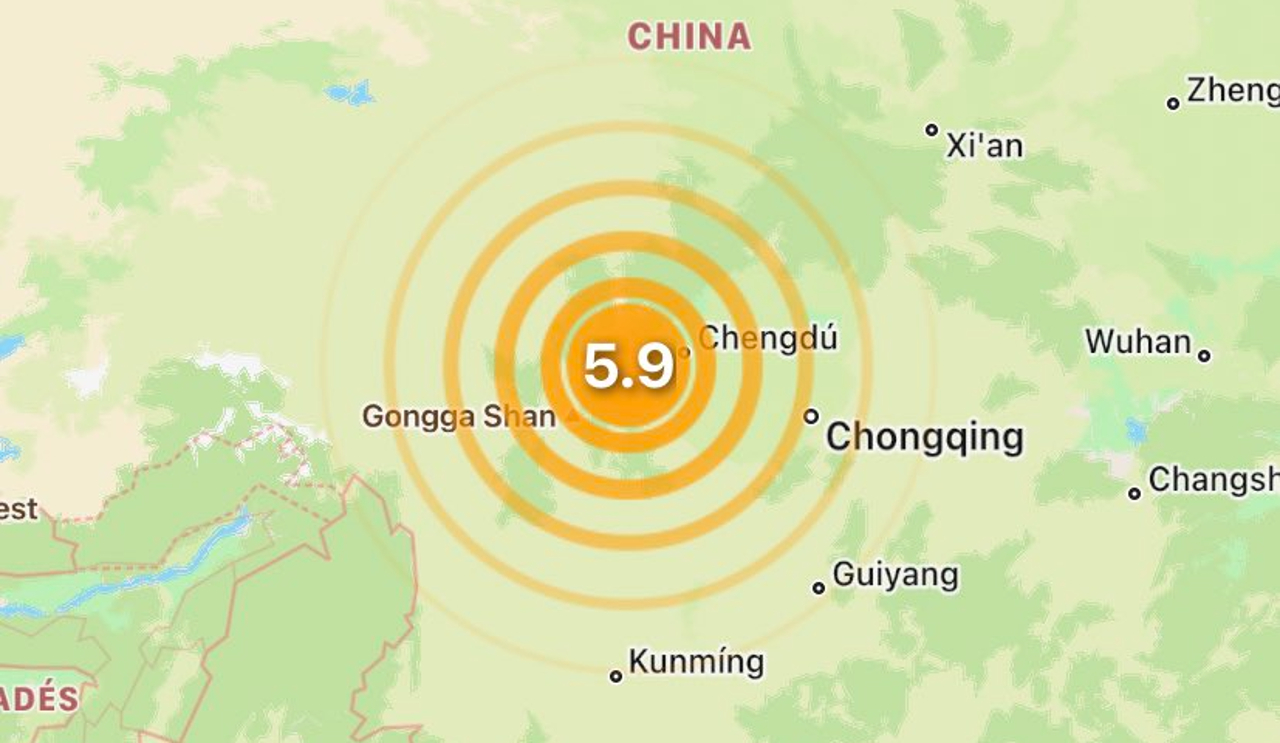 Un sismo y su réplica dejan cuatro muertos y 14 heridos en Sichuan, China