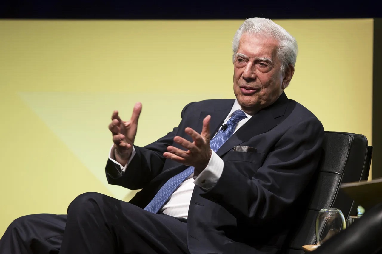 Mario Vargas Llosa espera que triunfo de Petro sea ‘un accidente enmendable’