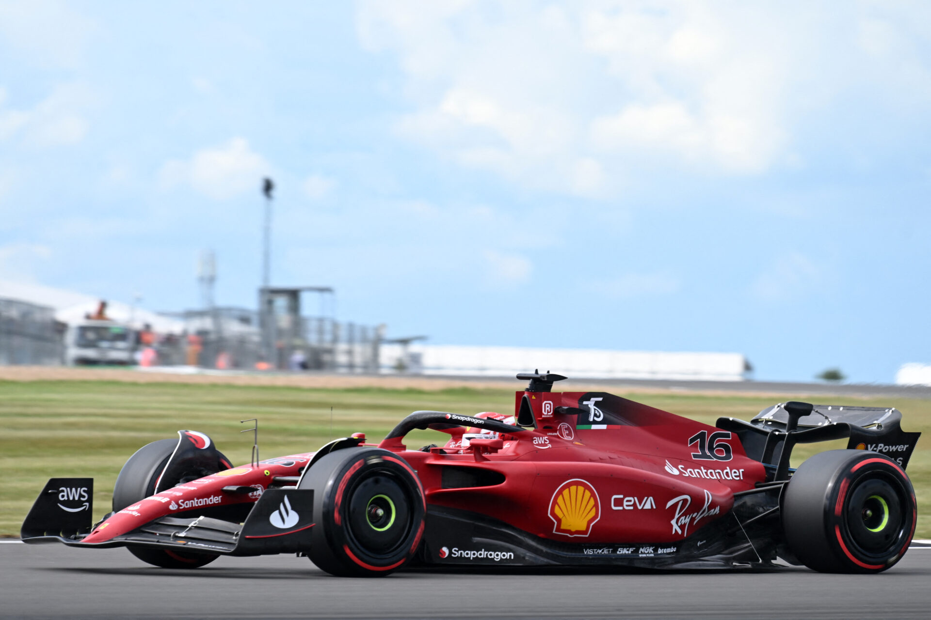 Carlos Sainz triunfa en los ensayos del Gran Premio de Silverstone