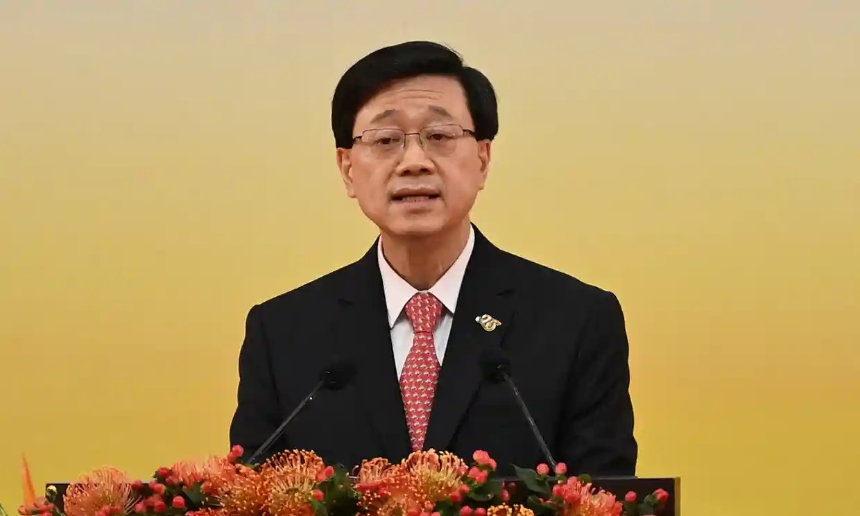 El nuevo líder de Hong Kong gastó 1.1 mdd en campaña y fue candidato único