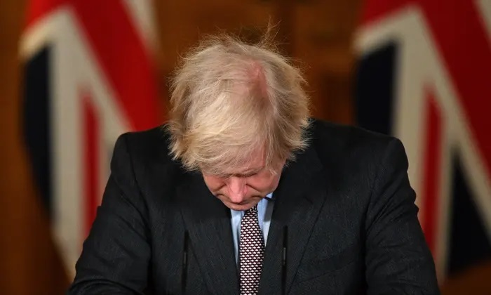 ¿Por qué a Boris Johnson le costó tanto renunciar?