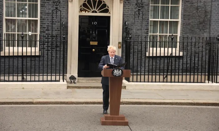 Boris Johnson renuncia como líder conservador tras la revuelta del gabinete