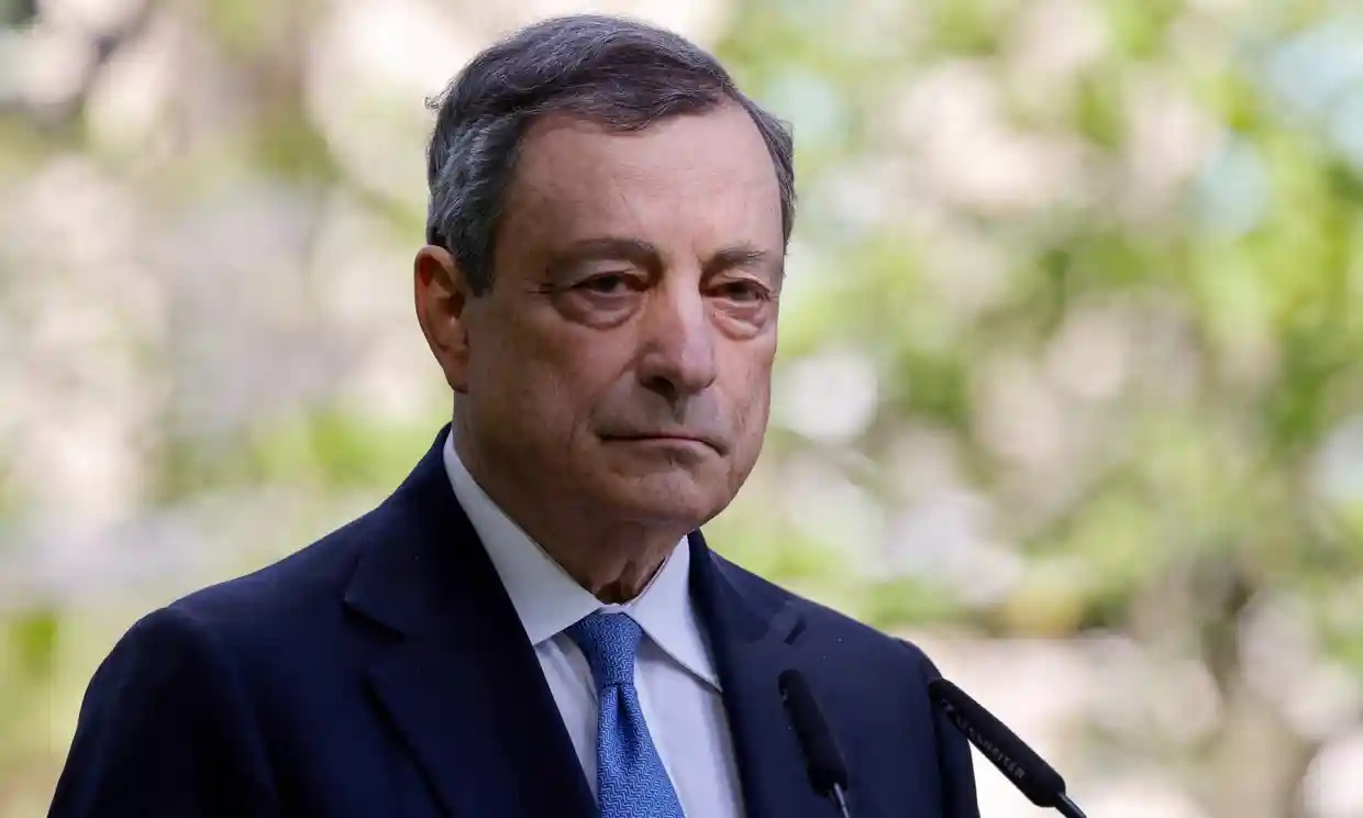 El primer ministro italiano Mario Draghi renuncia tras su fracaso para salvar la coalición