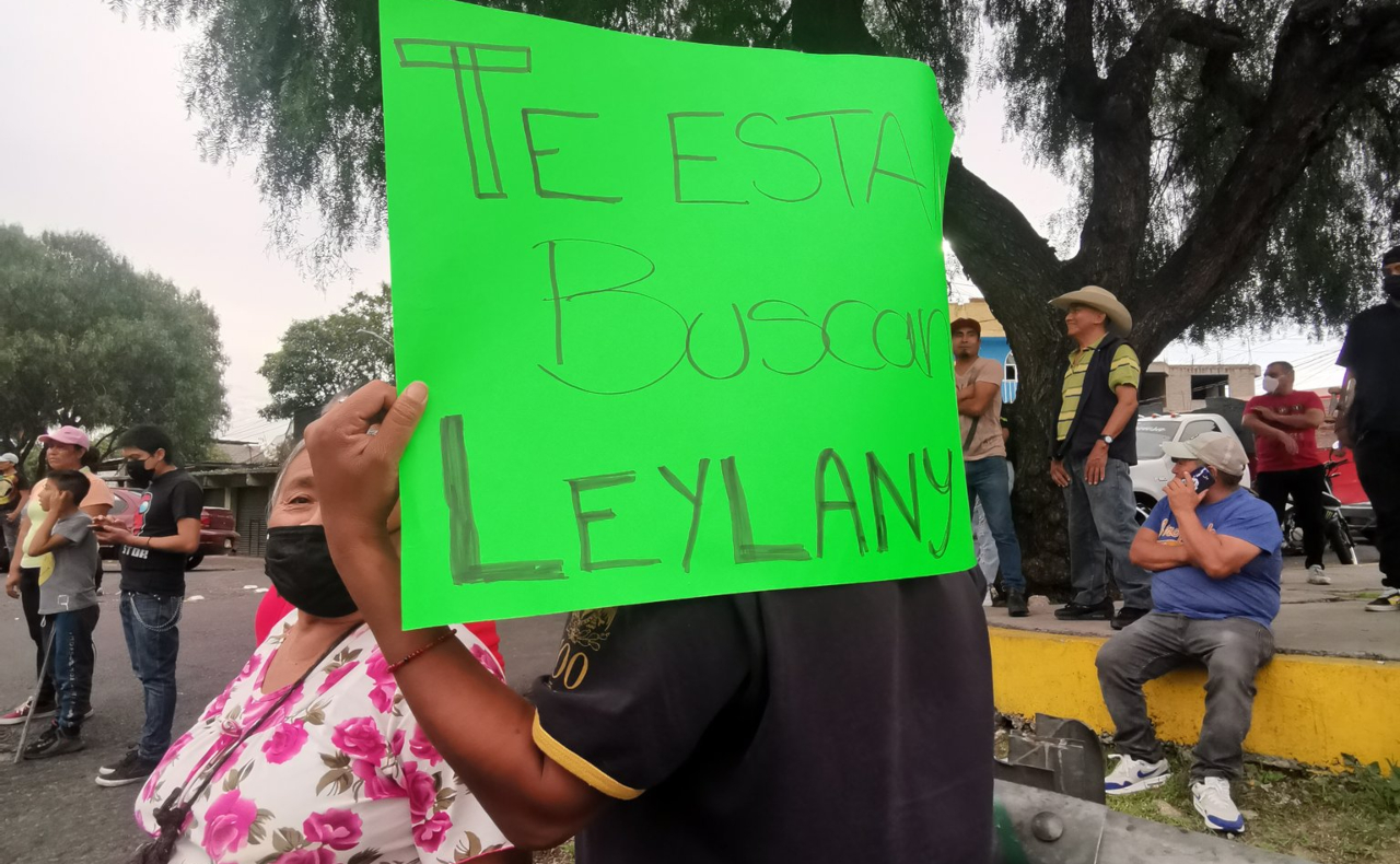Habitantes cierran la México-Puebla por secuestro de niños