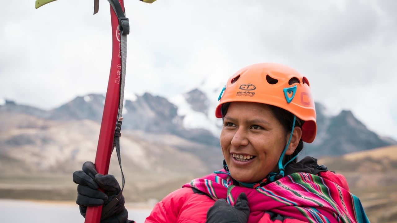 El Everest, el próximo objetivo de las Cholitas Escaladoras de Bolivia