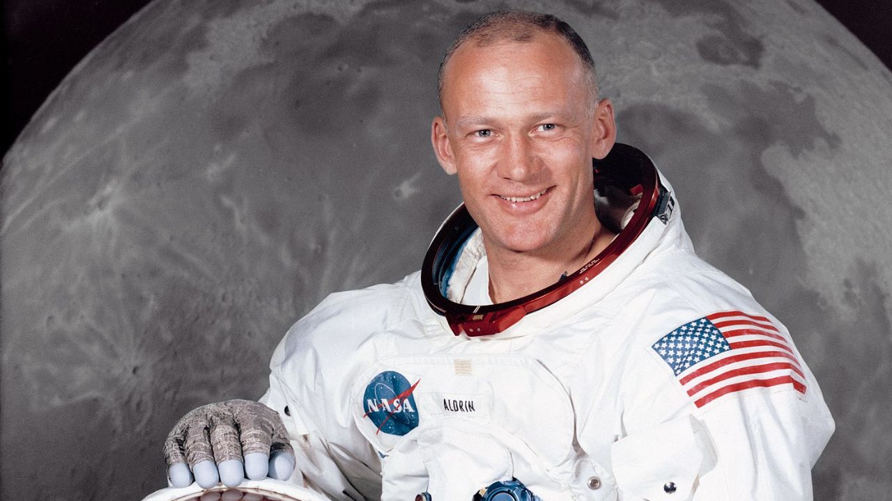 Subastan chaqueta que el astronauta Buzz Aldrin usó en primer viaje a la Luna 