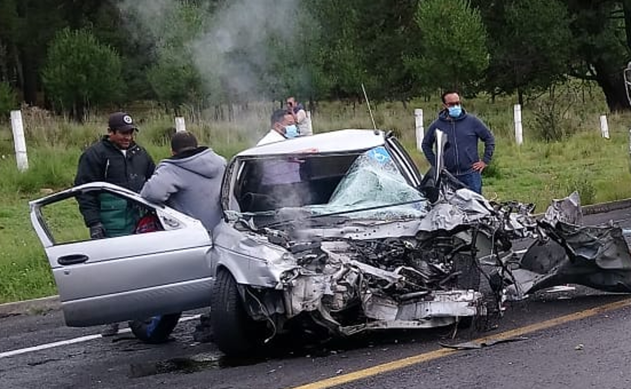 Al menos 2 heridos por choque de tráiler y auto en la Amozoc-Perote, Puebla