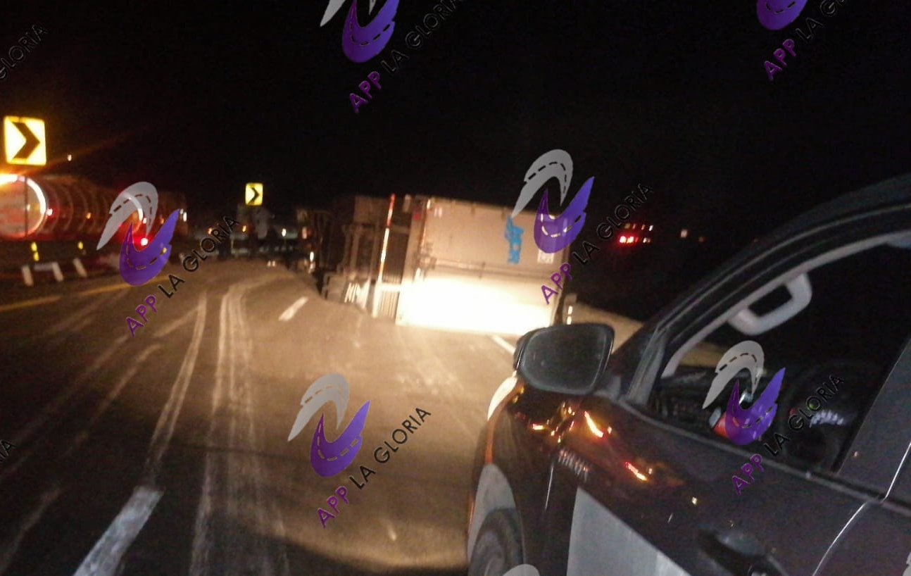 Volcadura afecta el tránsito en la carretera Saltillo-Monterrey, NL