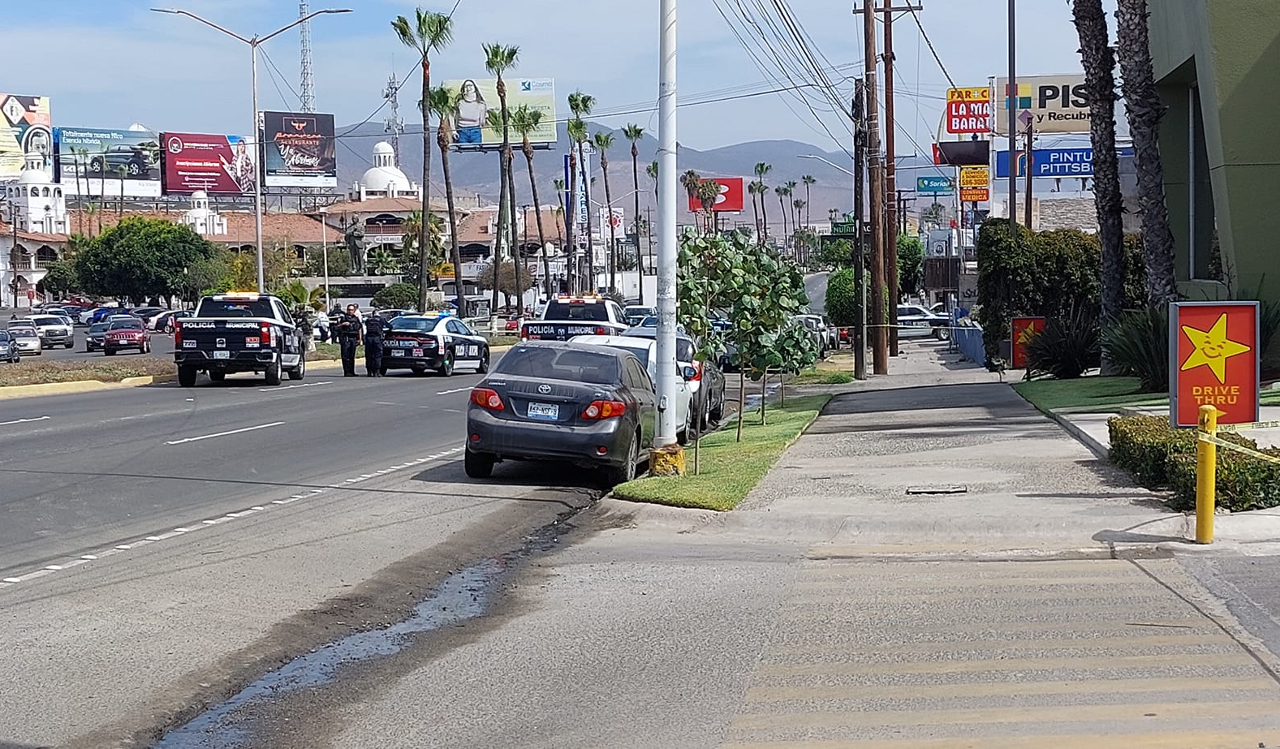 Civil queda herido tras atacar a policías en Ensenada, Baja California