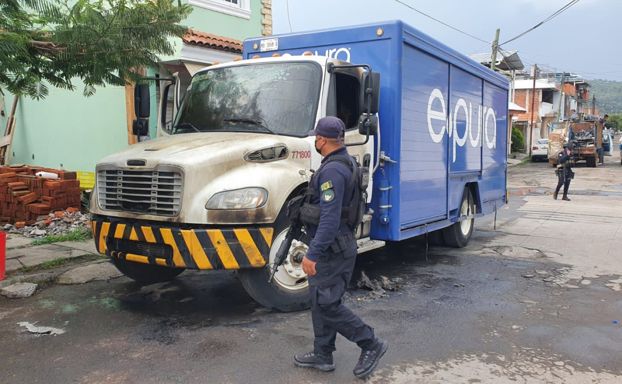 Grupos armados queman vehículos en Michoacán; hay 5 detenidos