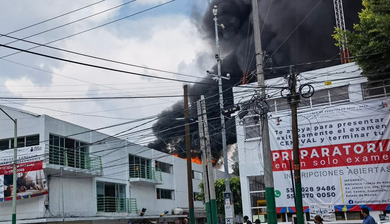 Incendio consume parte del gimnasio de Cuautitlán, Edomex