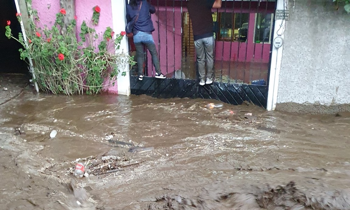 El Río Santiago se desborda e inunda San Mateo Xalpa, en Xochimilco