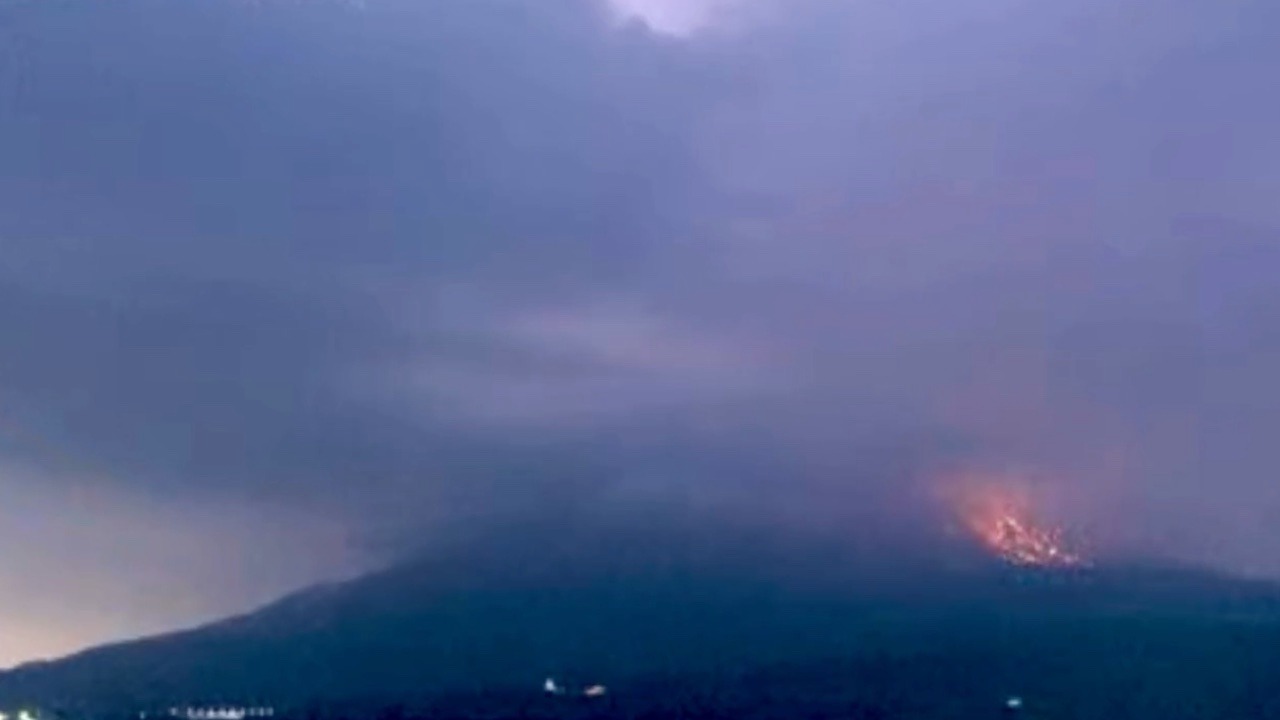 Japón declara alerta máxima por erupción del volcán Sakurajima