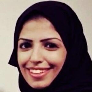 Condenan a una mujer saudita a 34 años de cárcel por usar Twitter