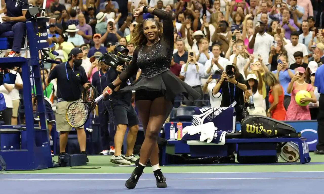Serena Williams demuestra que el espectáculo no ha terminado con una impresionante victoria en el Abierto de EU