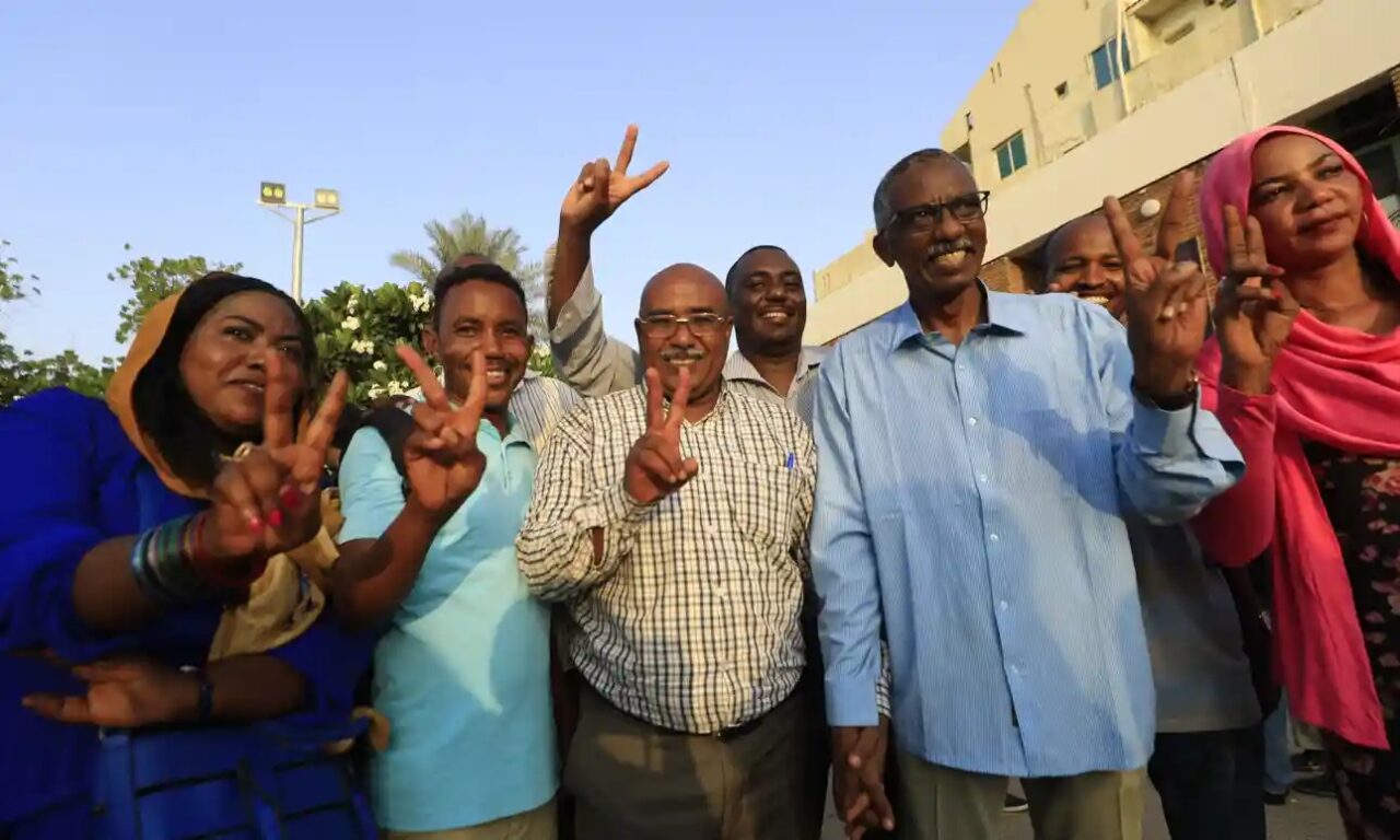 Los periodistas de Sudán desafían el régimen militar formando el primer sindicato en 30 años