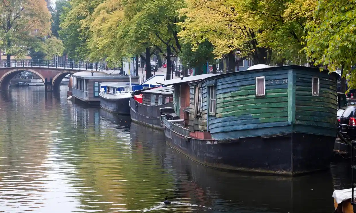 La casa flotante más antigua de Ámsterdam será retirada del canal