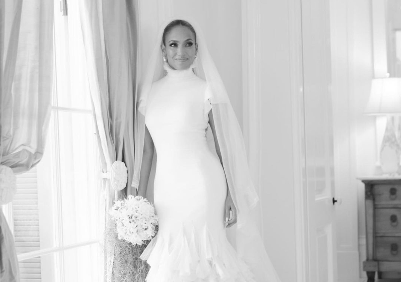 Perlas, brillantes y seda destacan en los vestidos nupciales de Jennifer Lopez