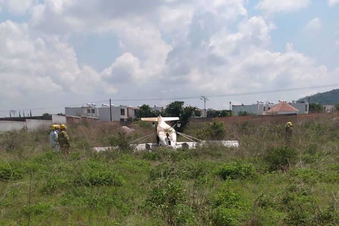 Avioneta se desploma cerca de un fraccionamiento en Xochitepec, Morelos