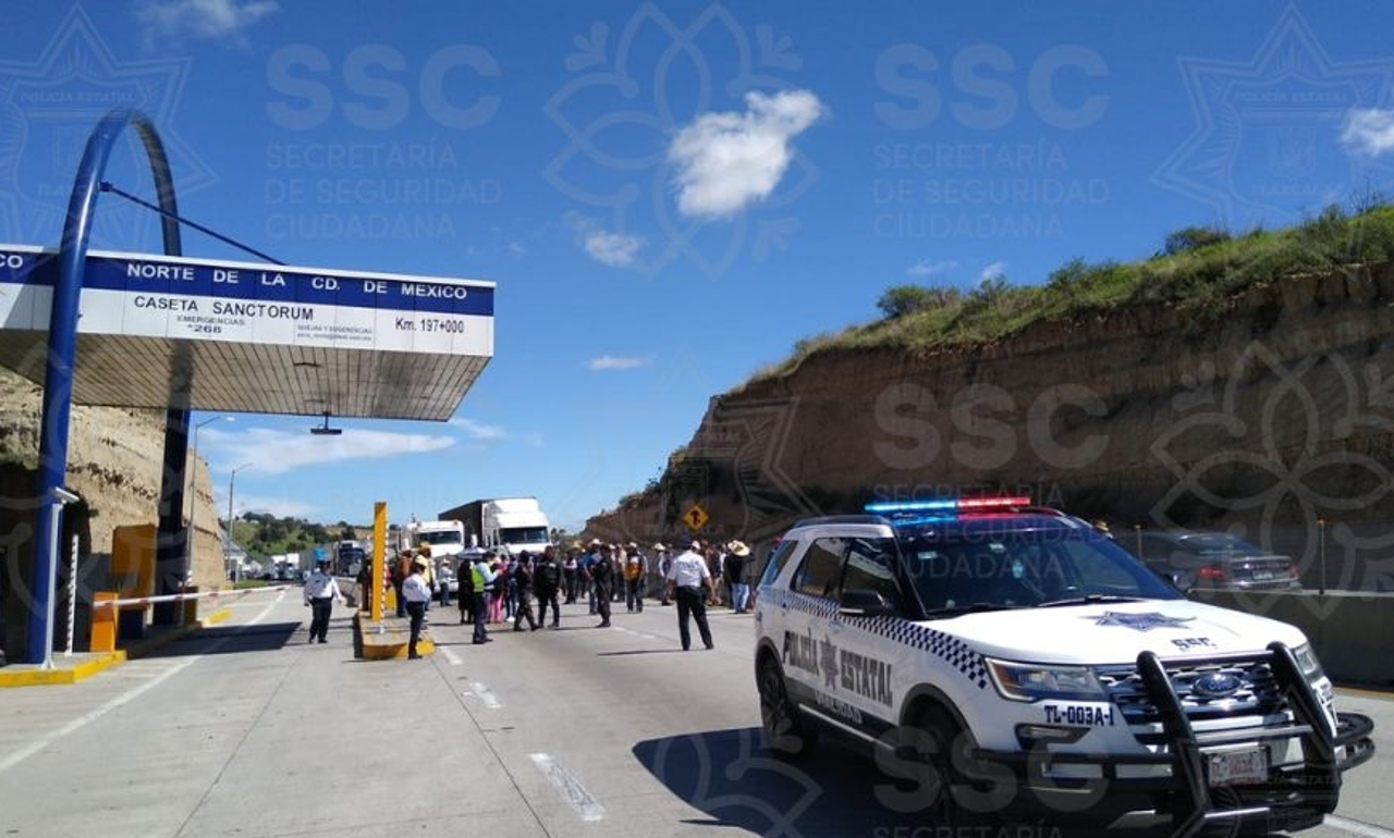 Ejidatarios exigen pago y cierran Arco Norte en Sanctórum, Tlaxcala
