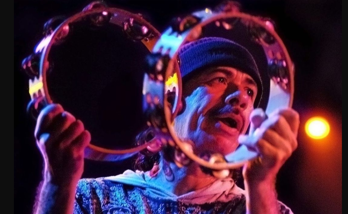 Carlos Santana reaparece en concierto y paseo tras el colapso que sufrió
