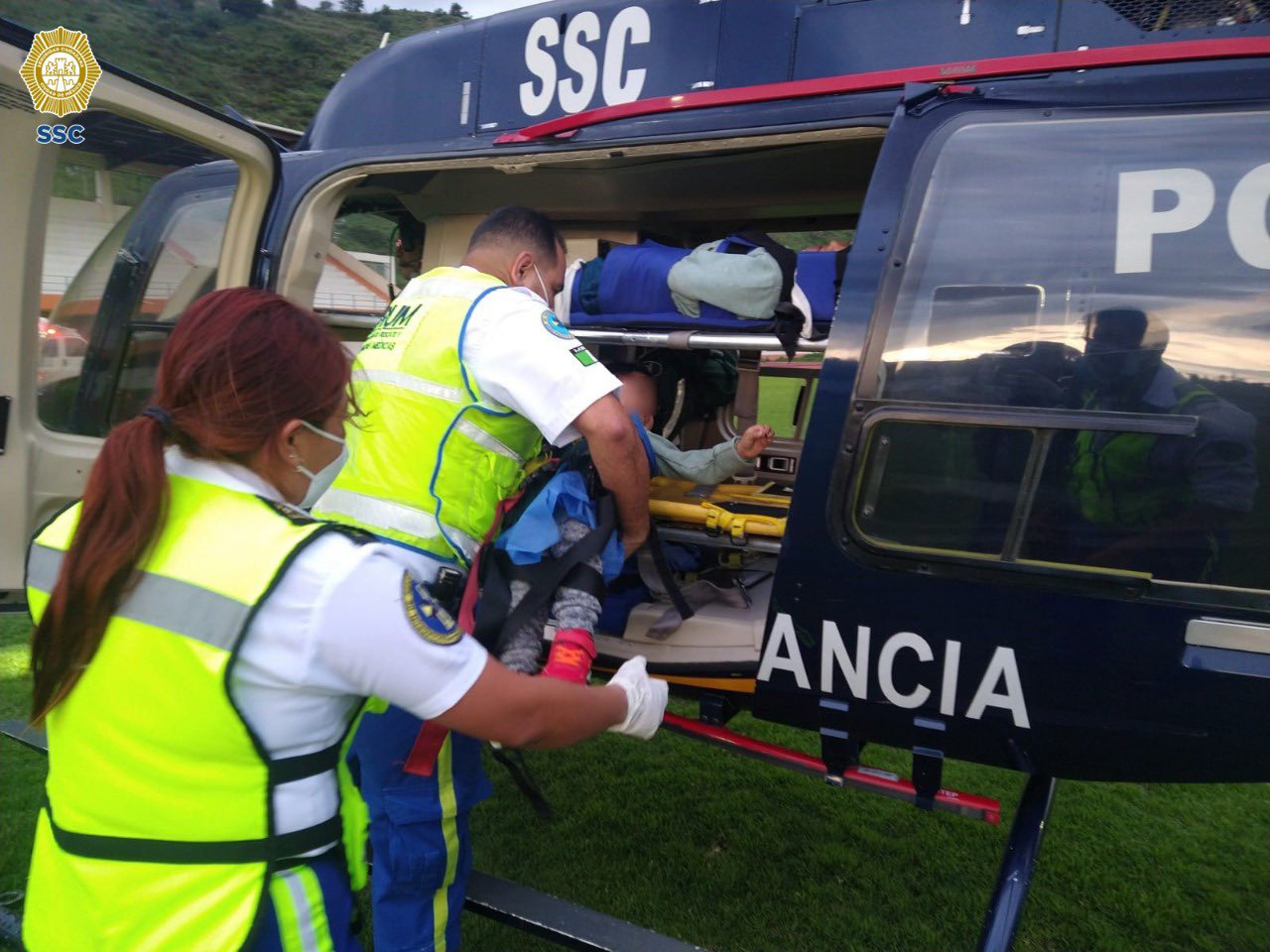Los Cóndores de SSC trasladan a heridos por un accidente en Xochimilco
