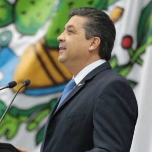 Orden de aprehensión y alerta migratoria contra el exgobernador García Cabeza de Vaca