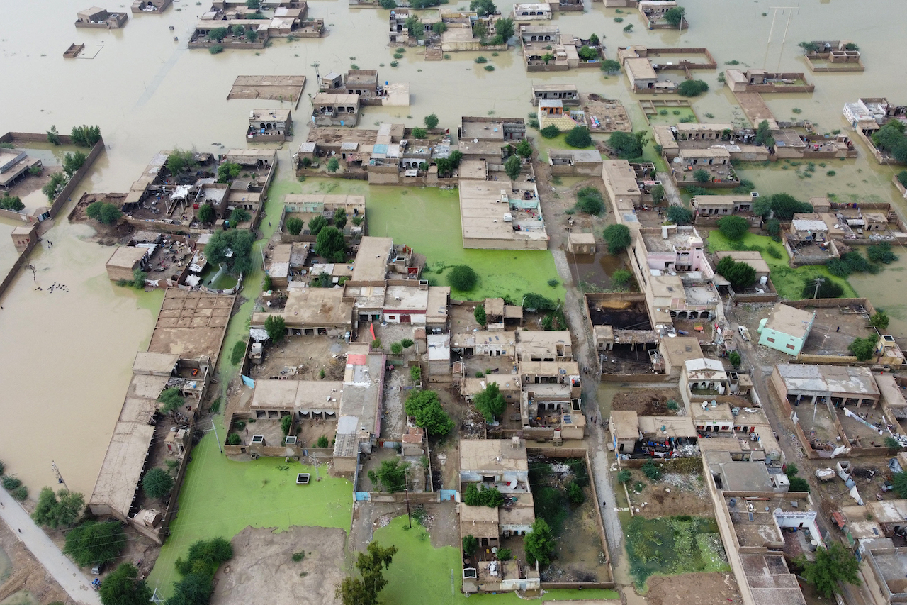 Inundaciones en Pakistán dejan 1,136 muertos y un tercio del país bajo el agua