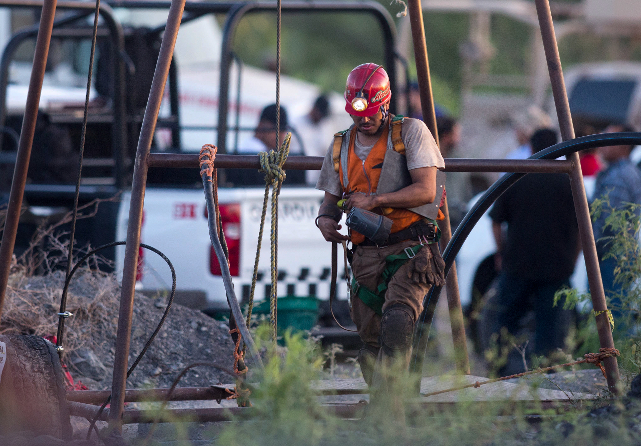 Aún no existen condiciones para rescatar a los mineros, dice el gobierno federal
