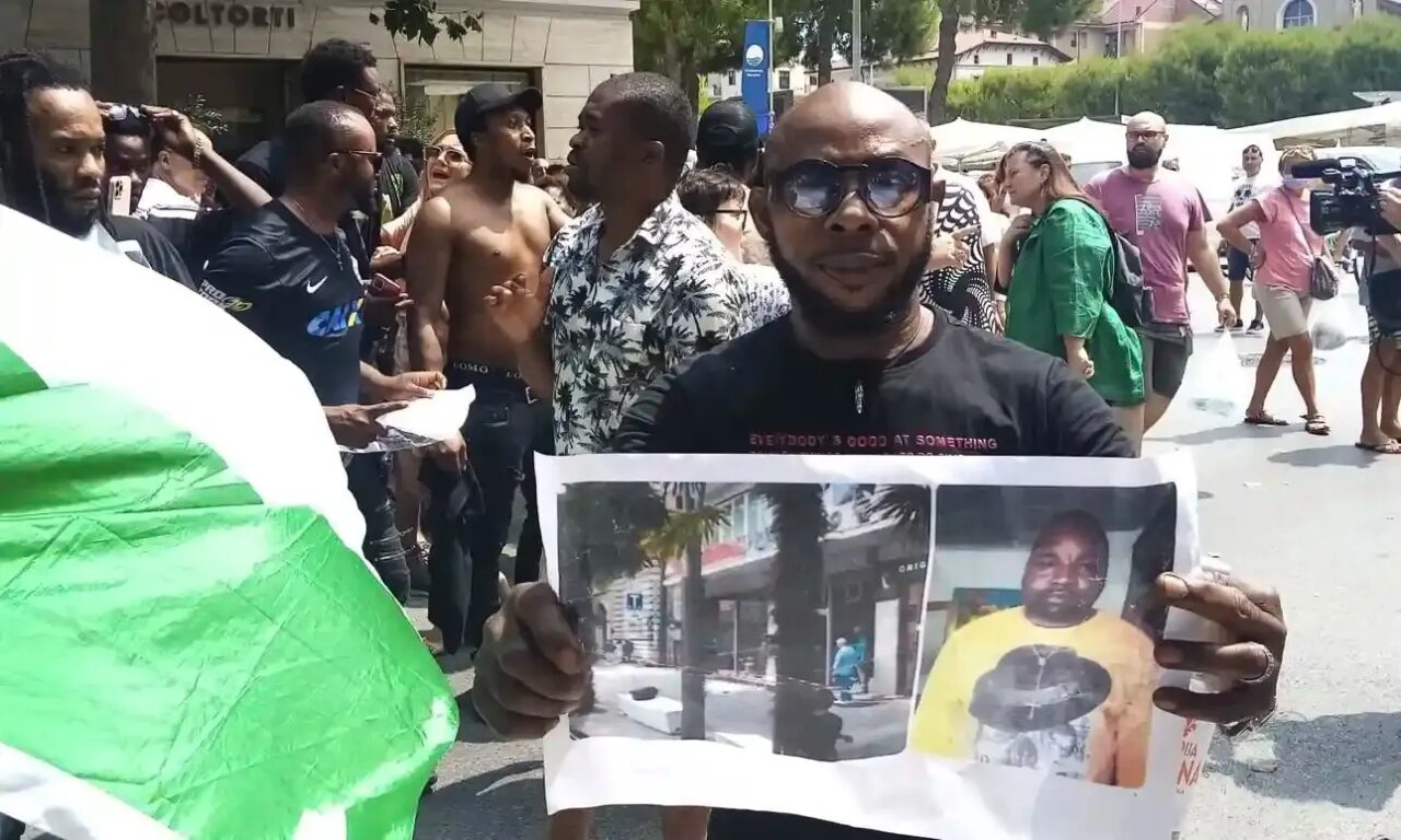El asesinato de un vendedor nigeriano causa indignación en Italia