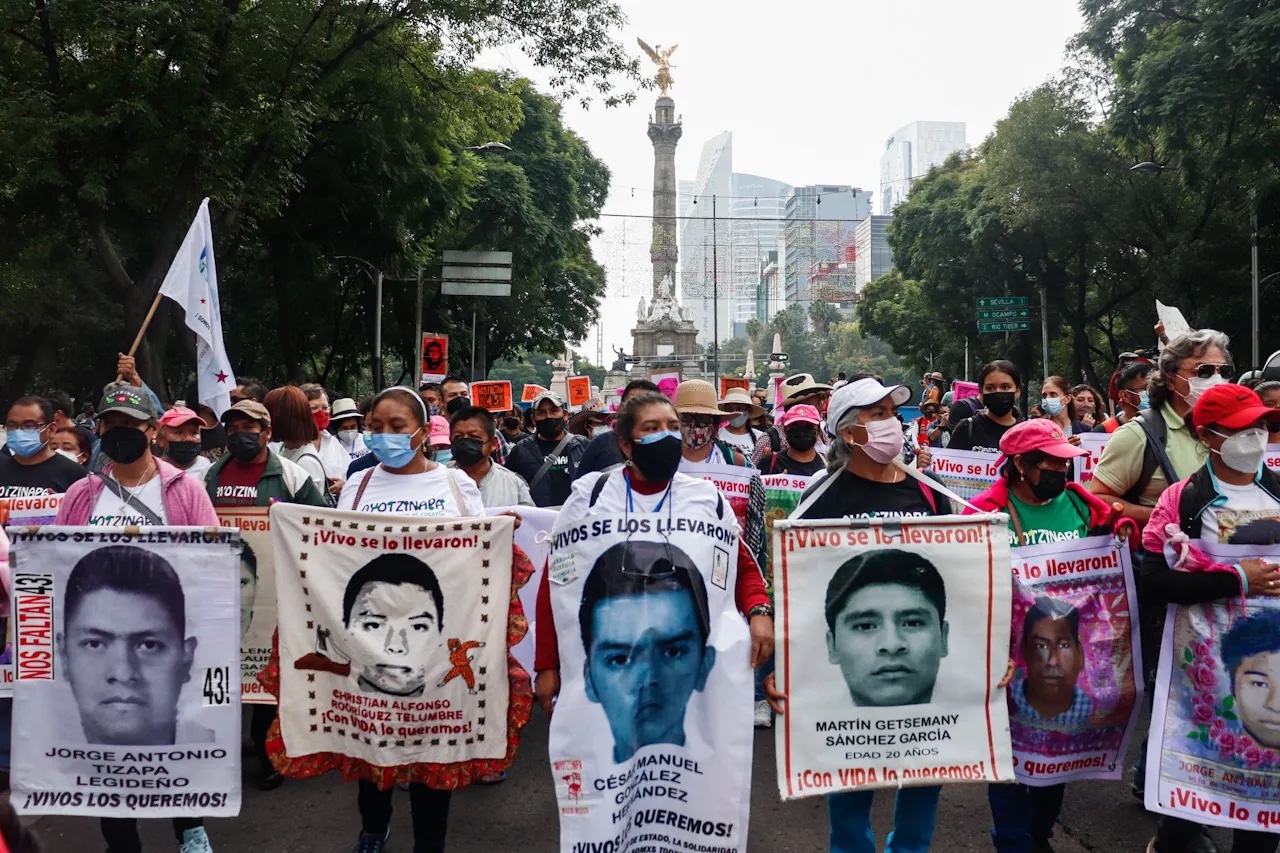 La FGR cancela 21 órdenes de captura del caso Ayotzinapa, la mayoría contra militares