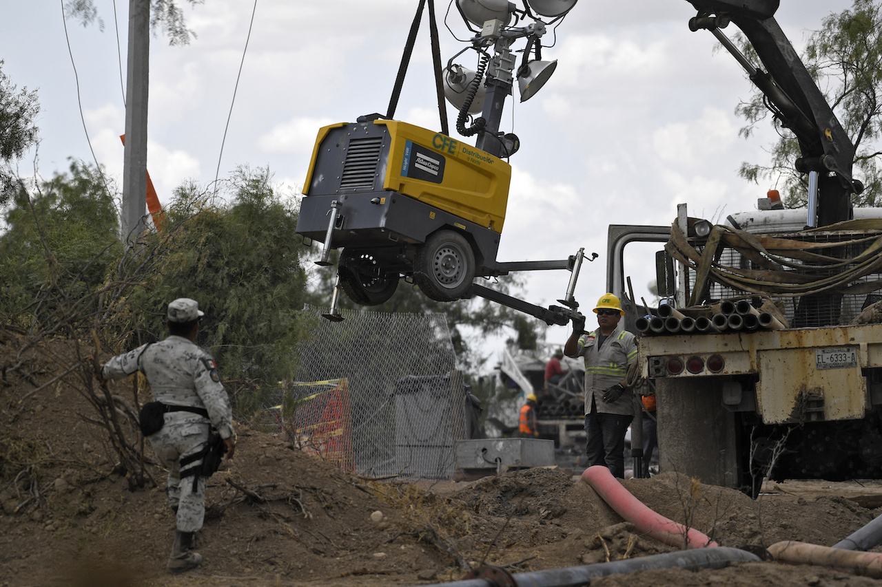Expertos de Alemania y EU avalan plan de rescate de mineros, dice el gobierno